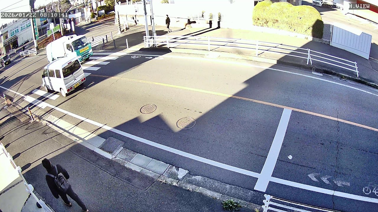 ライブ配信  厚木街道　泉の森交差点　4Kリアルタイムライブ配信　【12時間ごとに、アーカーブ制作のため、5分～30分程度のスタンバイ時間がございます。】