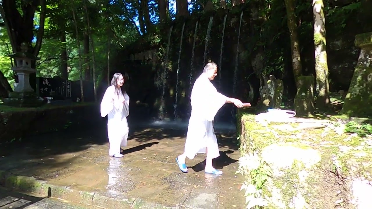 大岩山日石寺六本瀧瀧修行