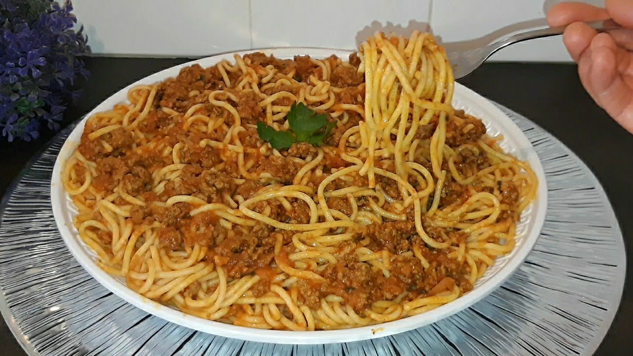 سباكيتي بالكفتة و صوص طوماط  سريع في التحضير ولذيذ🍝الاكلة المفضلة عند الاطفال