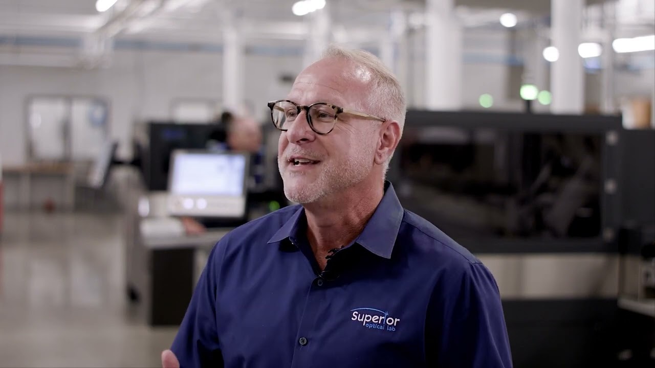 With Modulo Superior Optical Lab produces superior eyeglasses - SCHNEIDER Optical Machines