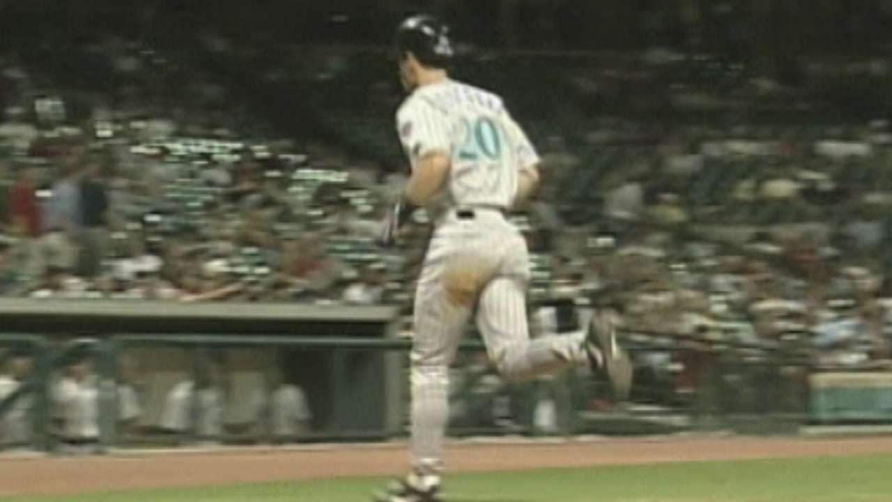 Luis Gonzalez hits for the cycle