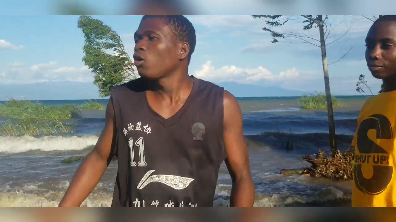 Ville d'uvira le lac Tanganyika a envahie de maisons (RDC)