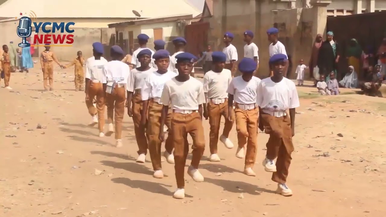 Dakarun Agajin Izalan Mahuta sun gwamgwaje shugabansu da pareti a ranar bikin Diyar sa.