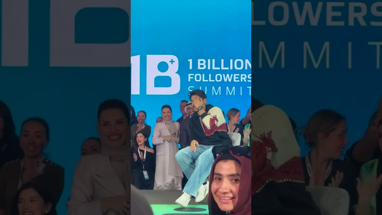 Sheikh Mohammed bin Rashid Surprise Visit to 1 Billion Followers Summit