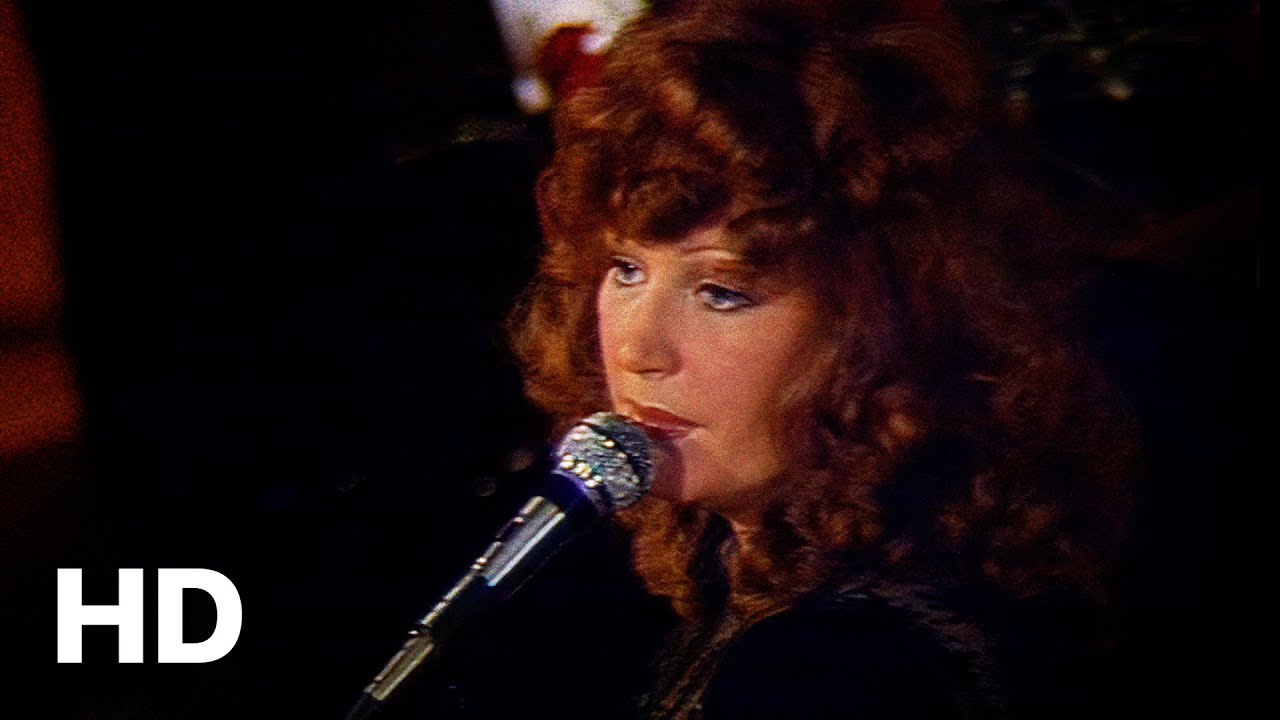 Алла Пугачёва - Старинные часы (Official HD Video) [Live]