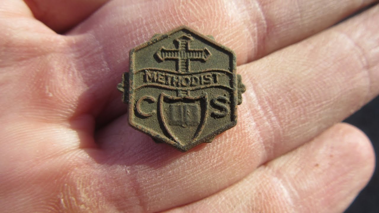 Metal detecting 1890s and Colonial homesites