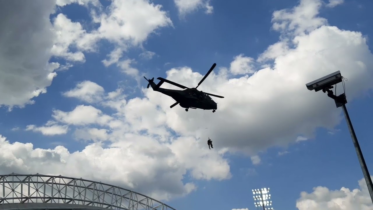 Hélicoptère Caïman au Stade Gabriel Montpied 08 05 2022
