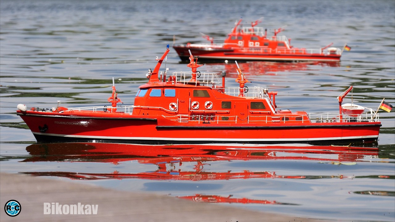Three Düsseldorf fireboats and many other RC ship models on the Emssee - SMC Warendorf