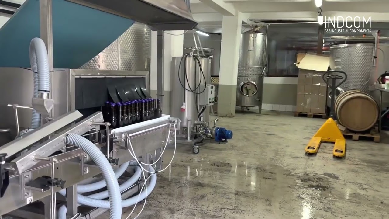Filling machine for glass bottles - filling of cider in Johannes Cyder
