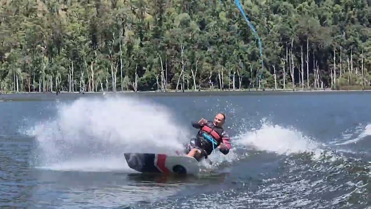Beginner Wake boarding!                    𝗥𝗘𝗠𝗘𝗠𝗕𝗘𝗥 𝗛𝗢𝗪 𝗟𝗔𝗦𝗧 𝗧𝗜𝗠𝗘 𝗠𝗔𝗥𝗧𝗜𝗡 𝗠𝗔𝗗𝗘 𝗜𝗧 𝗟𝗢𝗢𝗞 𝗘𝗔𝗦𝗬? 👀  