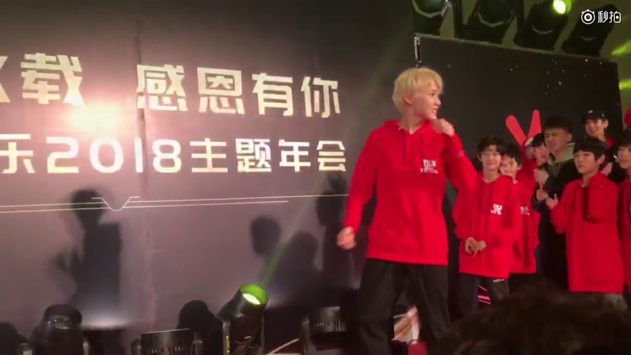 Li QuanZhe battle in Yuehua's Annual party.