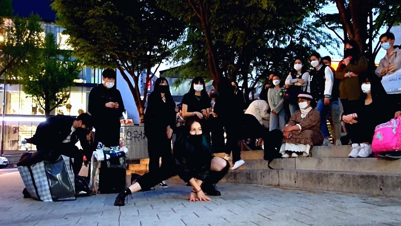 GDM DANCE BUSKING. GUEST: BLACK MIST, ALINA. DYNAMIC UNTIRING SUPERB BUSKING. HONGDAE STREET.