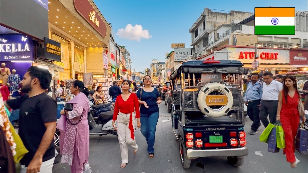 [4K] 🇮🇳 A Pleasant Spring Day in New Delhi: Rajouri Garden Market India