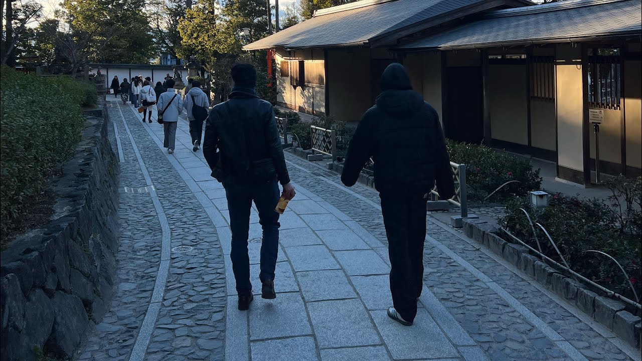 Fra Helligdomme Til Natteliv I Kyoto | Fushimi Inari-Taisha & Nishiki Market!