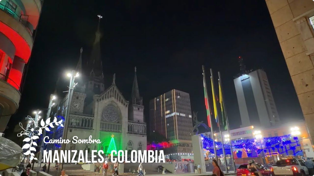 4K Walking Tour of Manizales, Colombia 🇨🇴 (With Christmas Music 🎧🎄)
