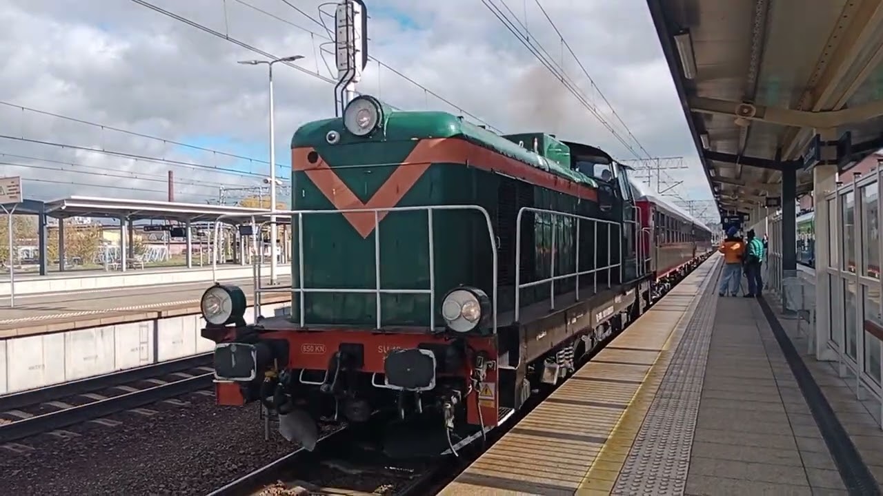 SU42-536 z TK WISŁOK oraz EP09-021 z IC PORTA MORAVICA na stacji Rzeszów Gł. 18.10.2025