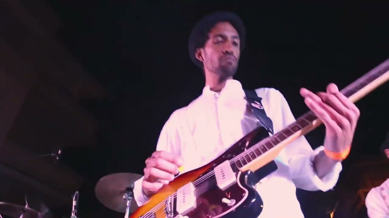Hangwire - Bones - En Vivo en Indieween