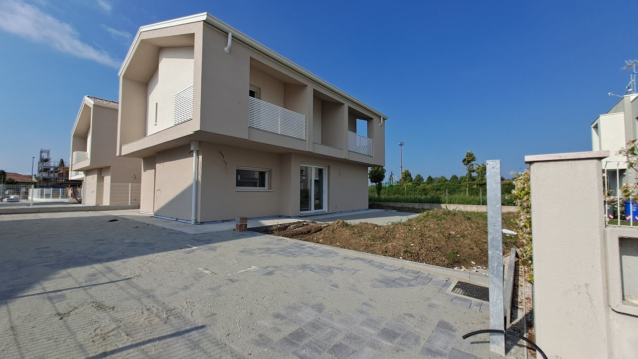 Villette Green a Roncade - in zona centrale, casa con giardino e quattro camere complete di tutto