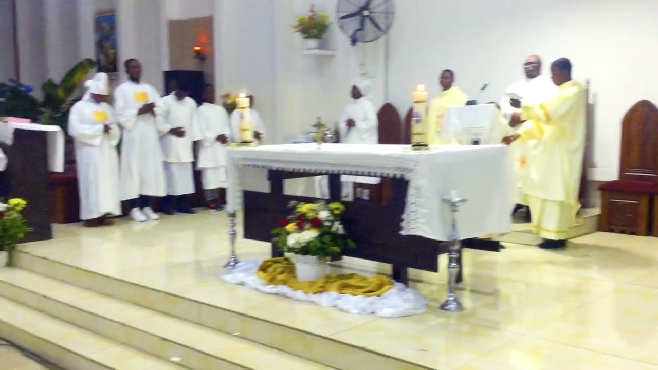Credo in Unum Deum Par Chorale Réunie de Saint Michel de Bandalungwa