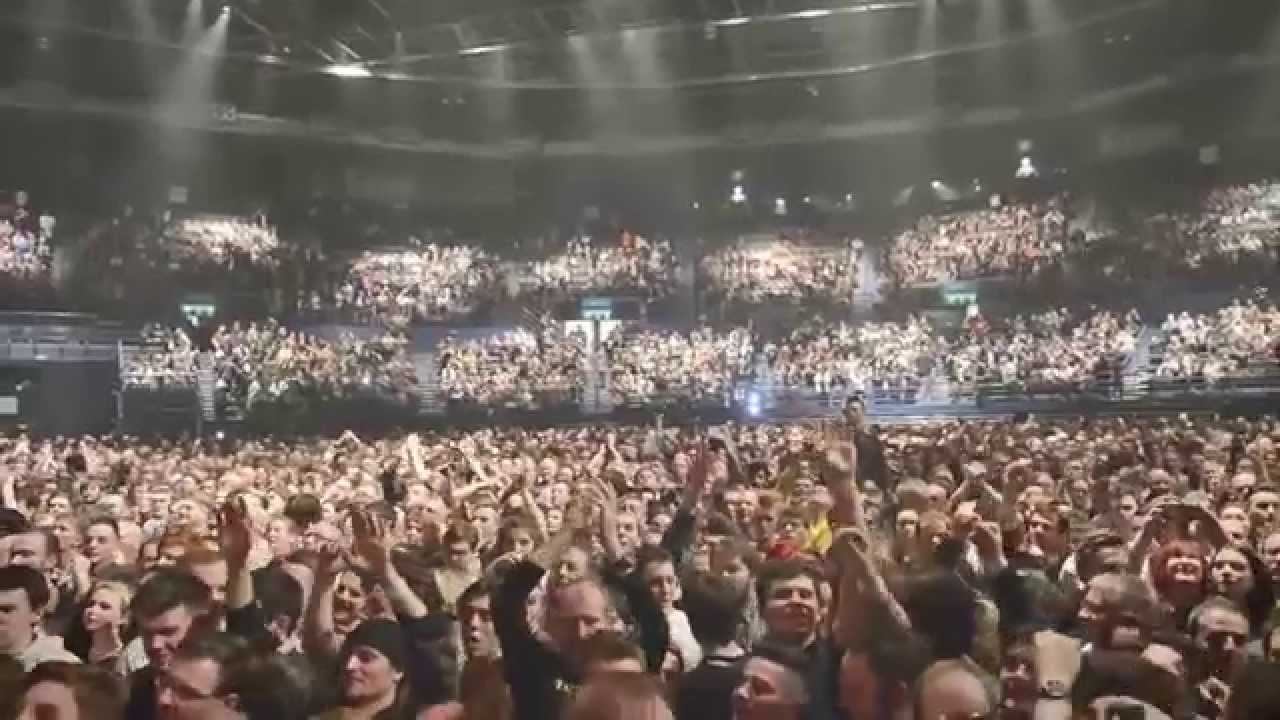 Morrissey live Birmingham crowd invasion 27.03.15
