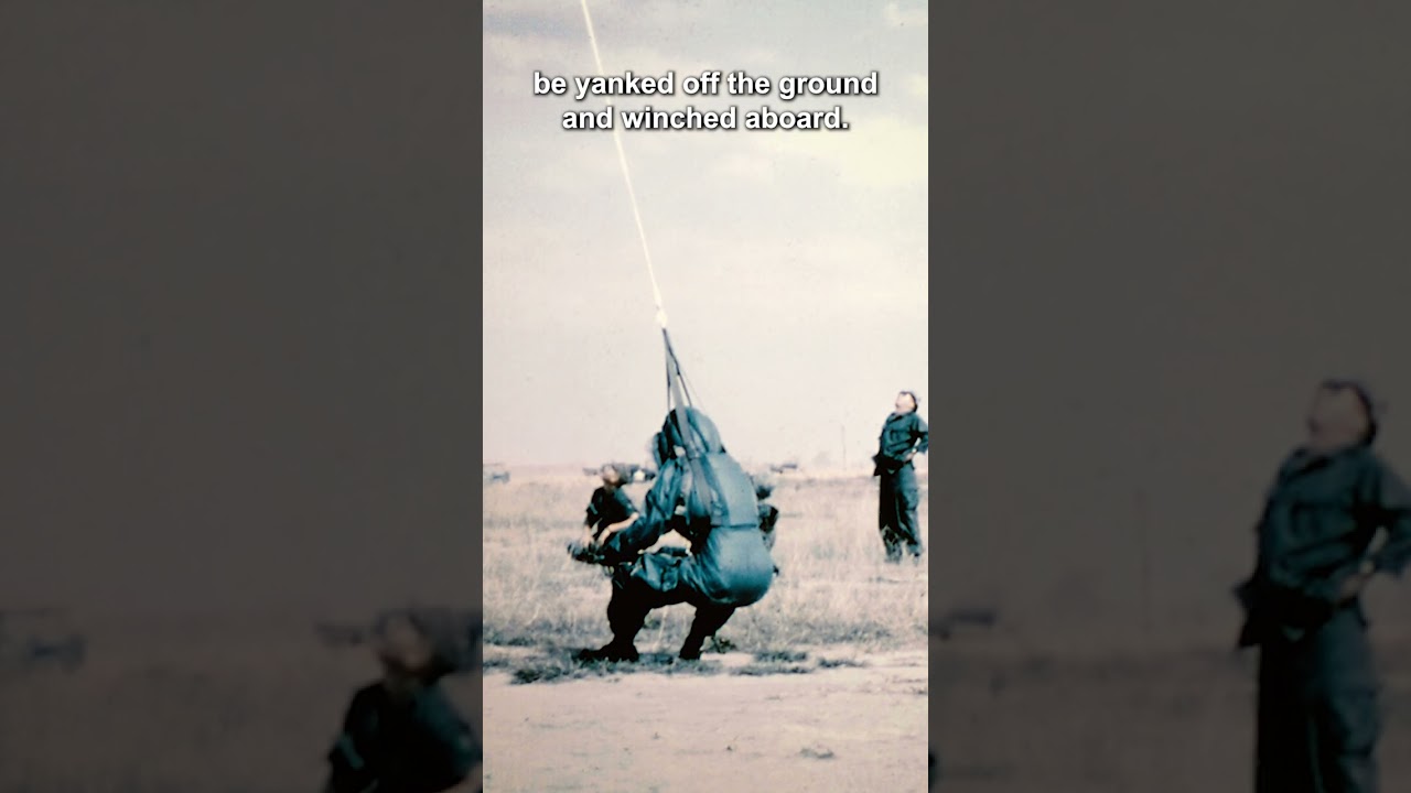 Командир MACV-SOG демонстрирует эвакуацию с помощью Fulton Skyhook
