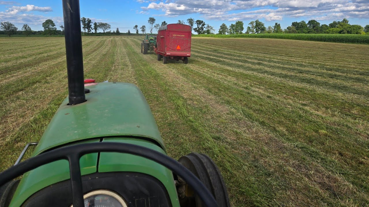 Chopping haylage and making round bales of dry hay! 