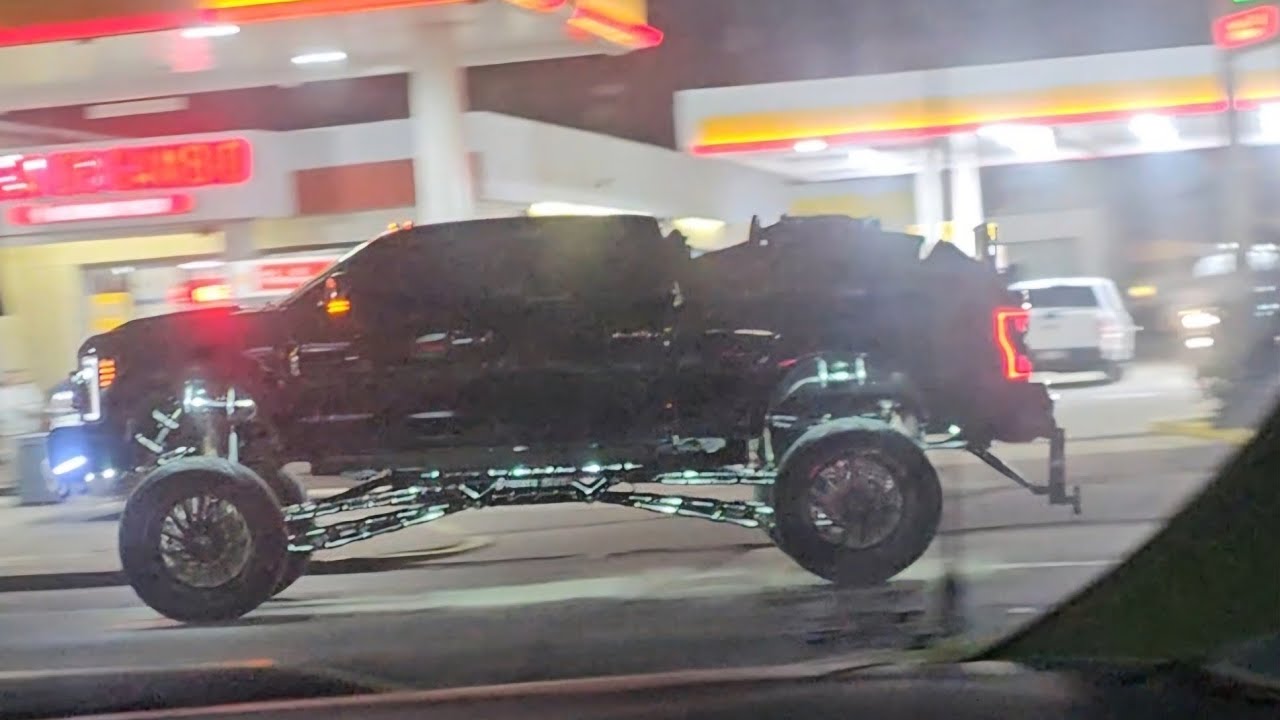 Miles de Paisanos Cruzan hacia Mexico 🇲🇽 En Camionetas Muy Caras.