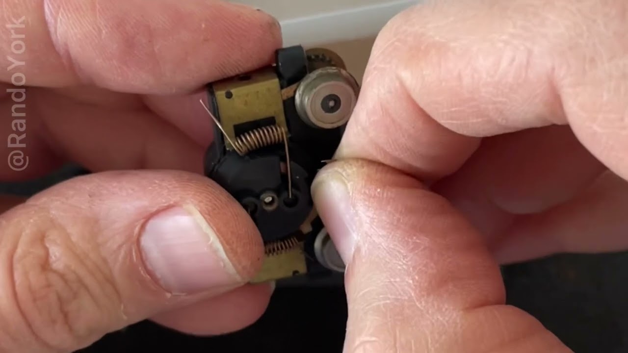 Unboxing and repair of LIMA N211 N scale / gauge BR diesel shunter D2790