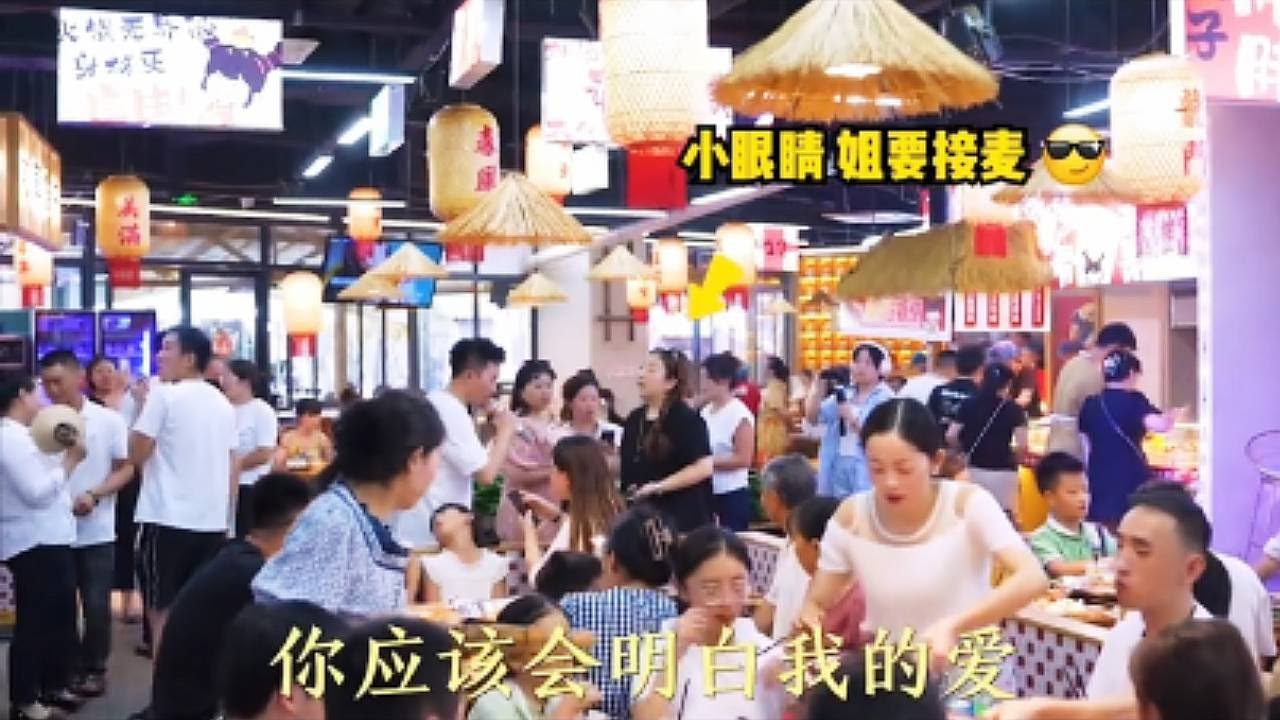 今天隐藏的高手，美女唱的非常好听，自信的女人最美丽#吃饭唱歌#胖千金自助火锅
