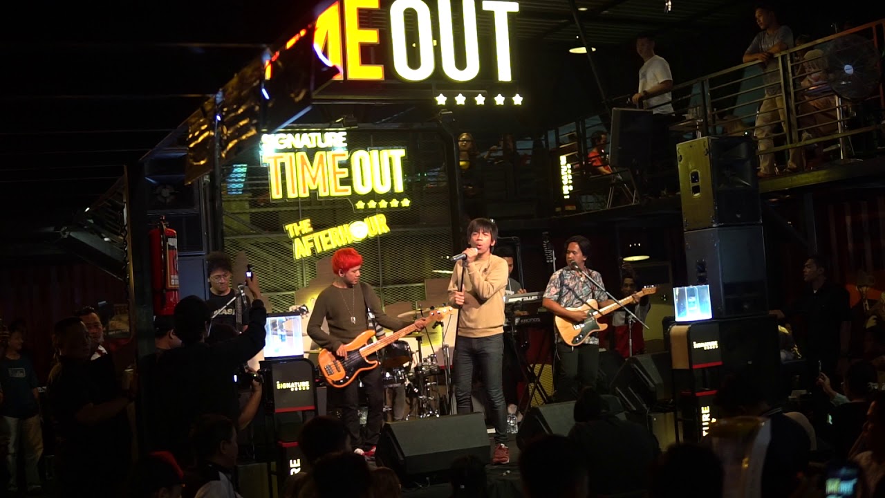 SUDAHI PERIH INI medley APA SALAHKU - D'Masiv Live Performance at Redbox Pekalongan