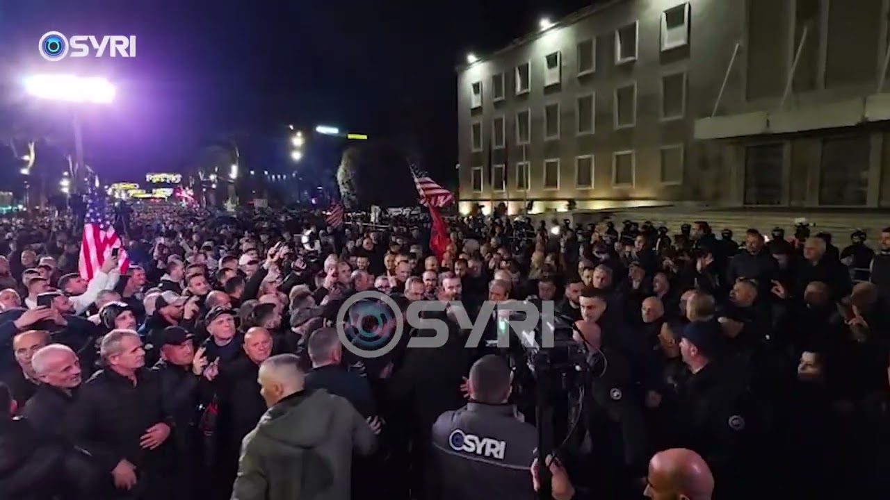 Shqiptarët i përgjigjen ftesës së opozitës, mijëra pjesëmarrës në protestë