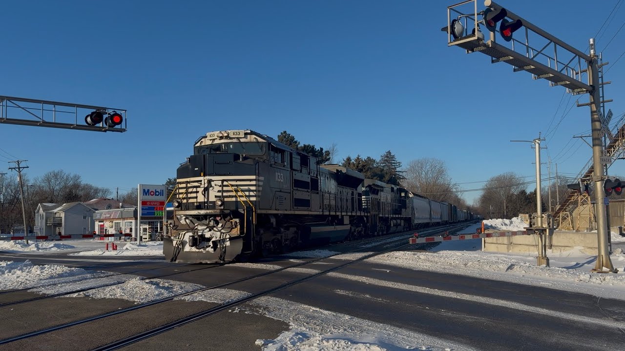Trains in Huron, Ohio | NS Chicago Line | 2/1/2026