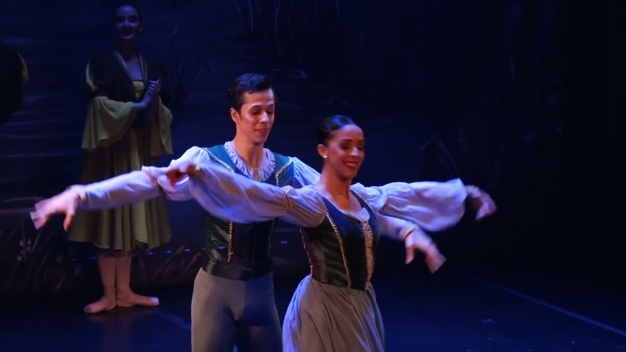 El Lago de los Cisnes en Teatro Escayola