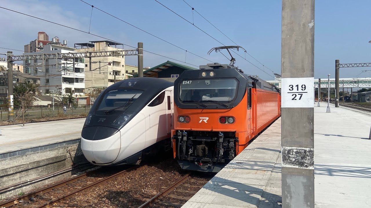 111次EMU3000自強號新營站通過(105E500自強號待避(E518+543))