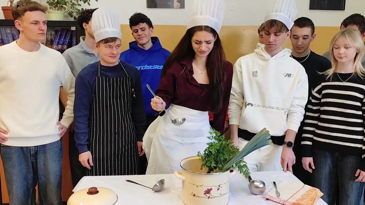 Too many cooks spoil the broth!
