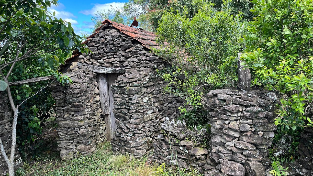 PARECE CENA DE FILME ESSA CASINHA DE ROÇA PRA SE ESCONDER DA CHUVA - IRMÃOS CANTON FADANII