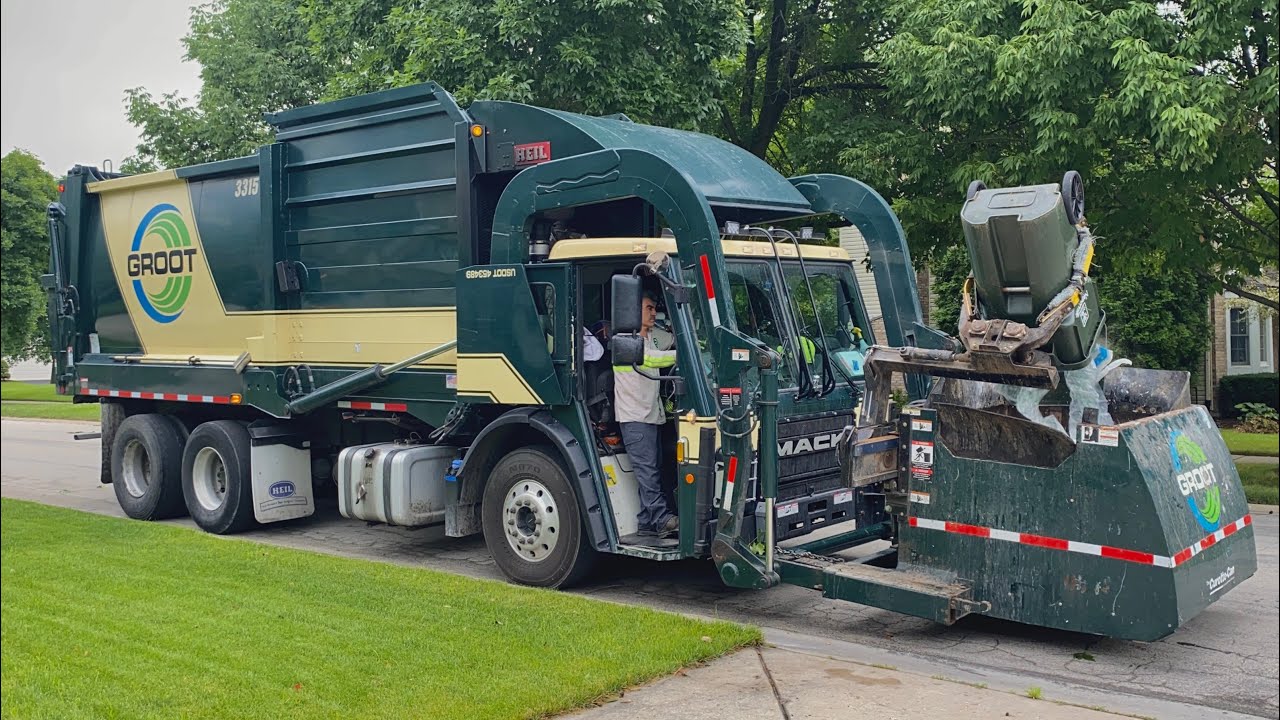 Groot 3315: Mack LR Heil Odyssey Curotto Can Garbage Truck
