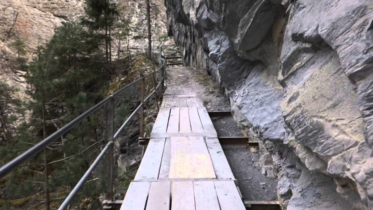 tunnel Bisse de Clavau, Champlan, Valais, Suisse, 28-03-2016