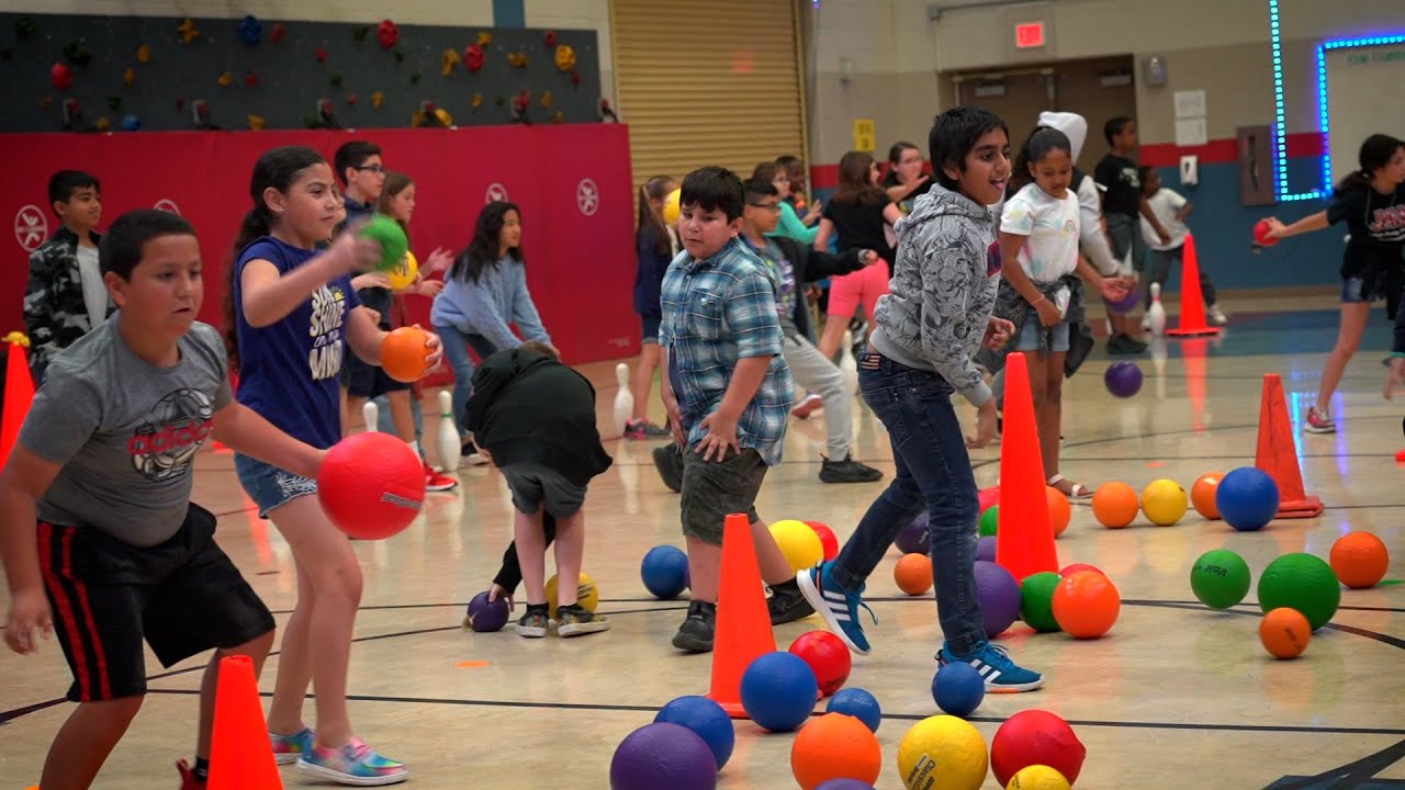 Mireles Gym Coach Teaches ASL