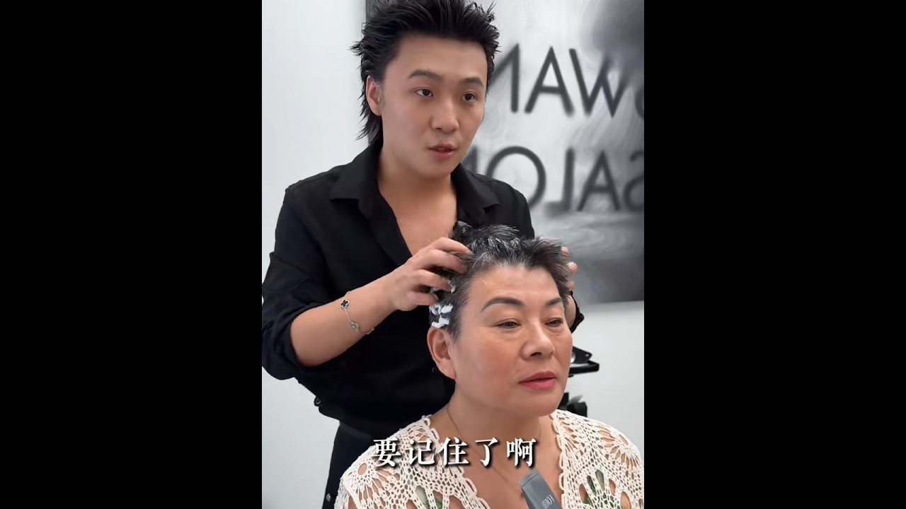 亲爱的姐姐们海德早已把你们当作最亲的家人愿你们每一天都平安康健每一年都喜乐无忧把平凡的日子过得热气腾腾如果有一天我跨越山海来到你的城市多想和你见一面坐一坐静静听你说说心里话聊聊生活的温柔与琐碎请记得平