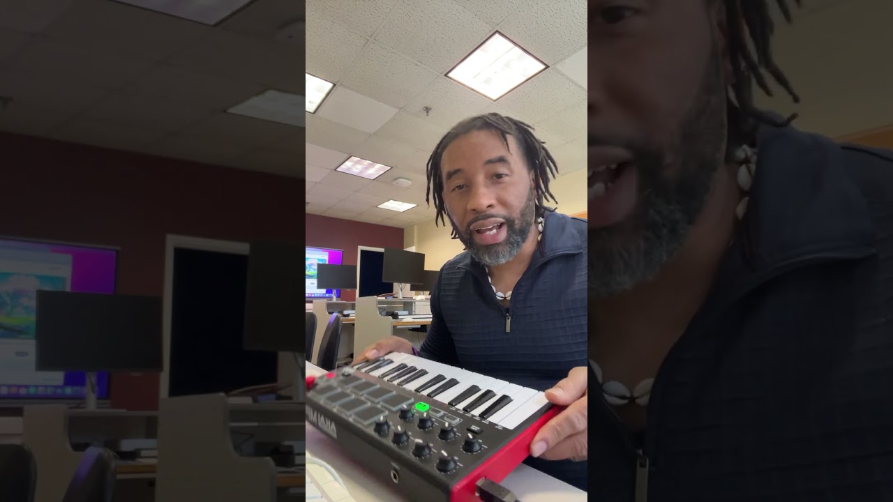 Making a Beat on the spot with the AKAI MPK mini. Yep! #beatmakers #howtomakebeats #producers