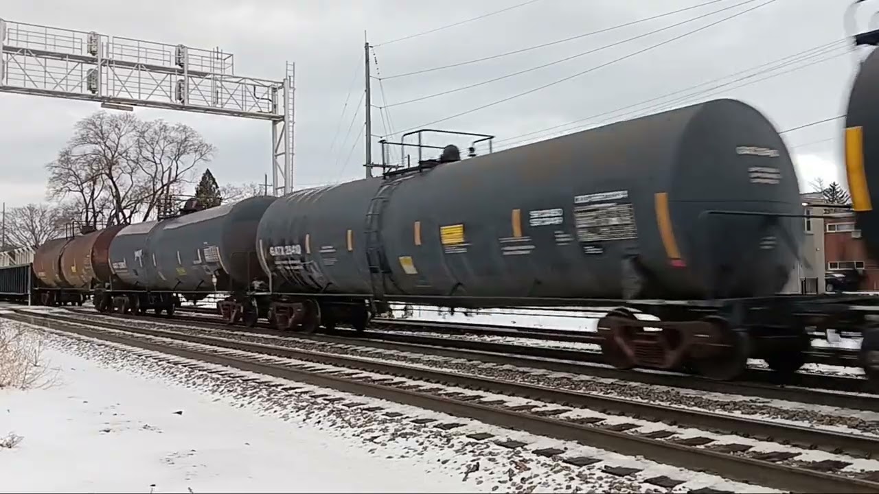Some westbound action a Fairview ave.