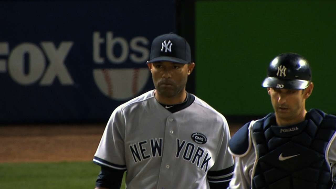 2010 ALCS Gm1: Mo notches hit 42nd postseason save