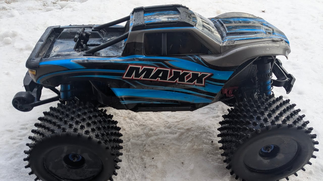 Maxx v1 snow bashing (extended shocks)