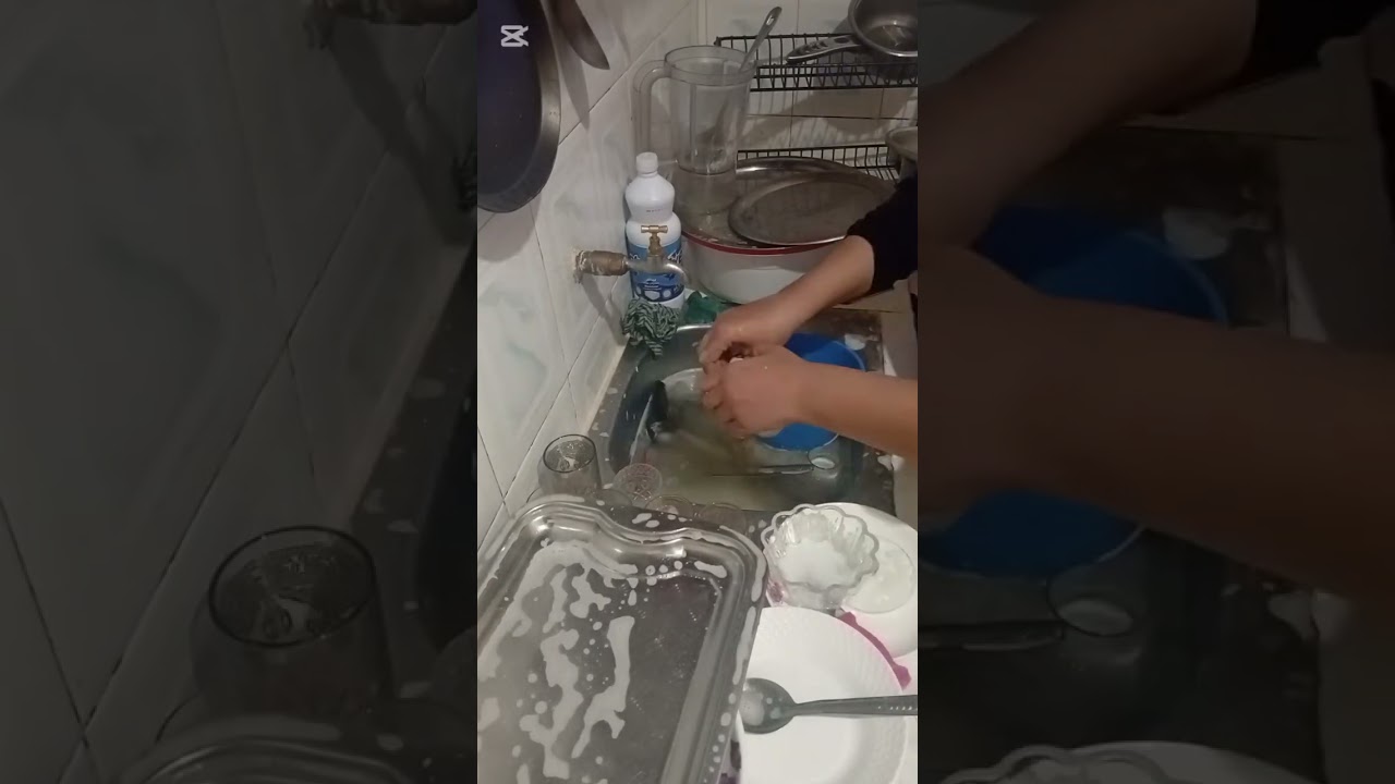 طريقه غسل المواعين في هذا البرد