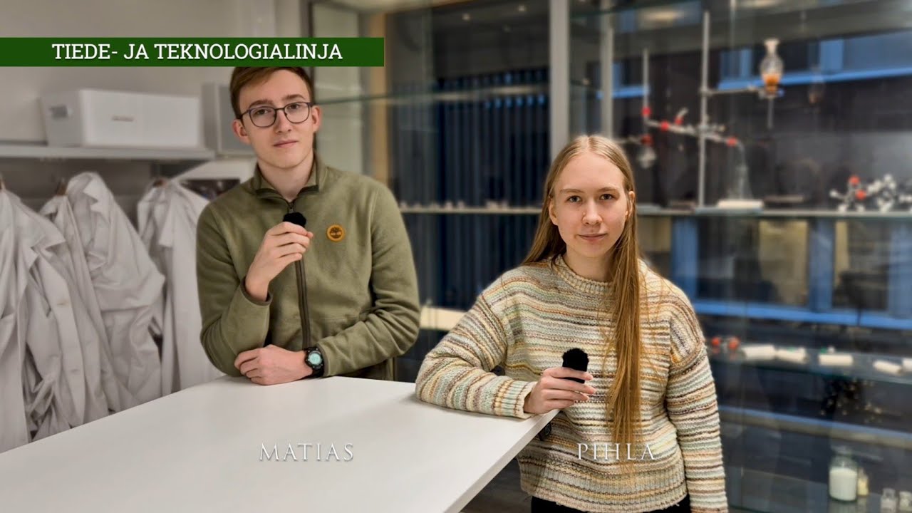 Linjaesittely: Tiede- ja teknologialinjan opiskelijat