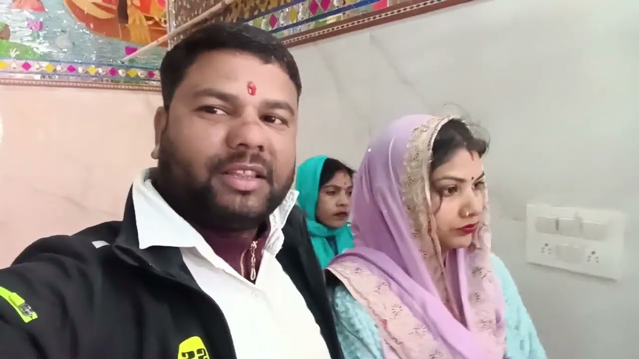 खाटू श्याम बाबा जी के दर्शन करने गए थे कल दोस्तों काफी भीड़ थी और अच्छी तरीके से बाबा जी के दर्शन 