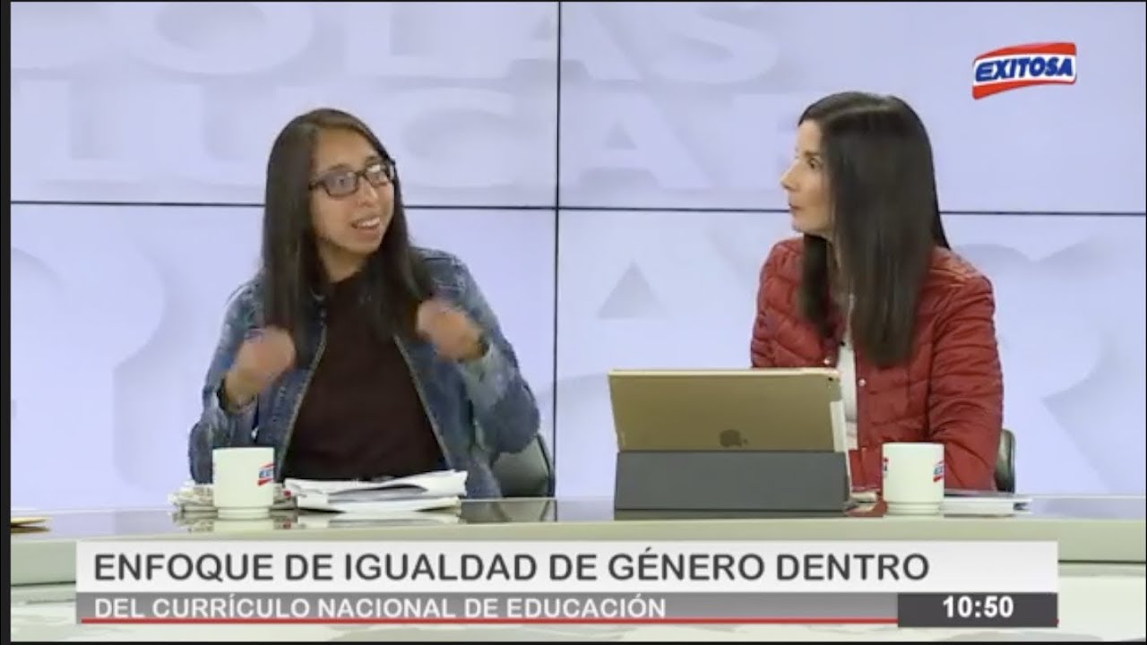 Giuliana Caccia debatiendo con Nicolás Lúcar sobre el 