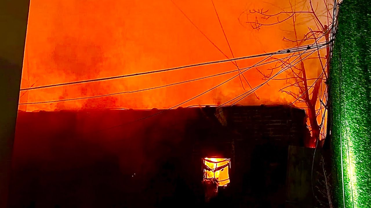 {MAYDAY & COLLAPSE}~{FDNY BOX 3779}~{FDNY BATTLES 5TH ALARM FIRE IN BAKERY ON 36TH STREET BROOKLYN},