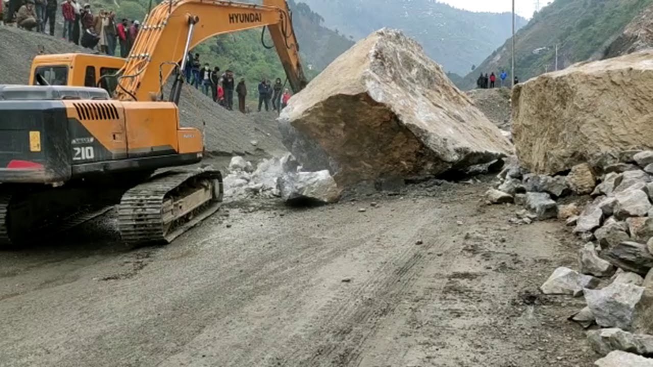 Ramban: Jammu-Srinagar Highway Blocked Due To Landslides